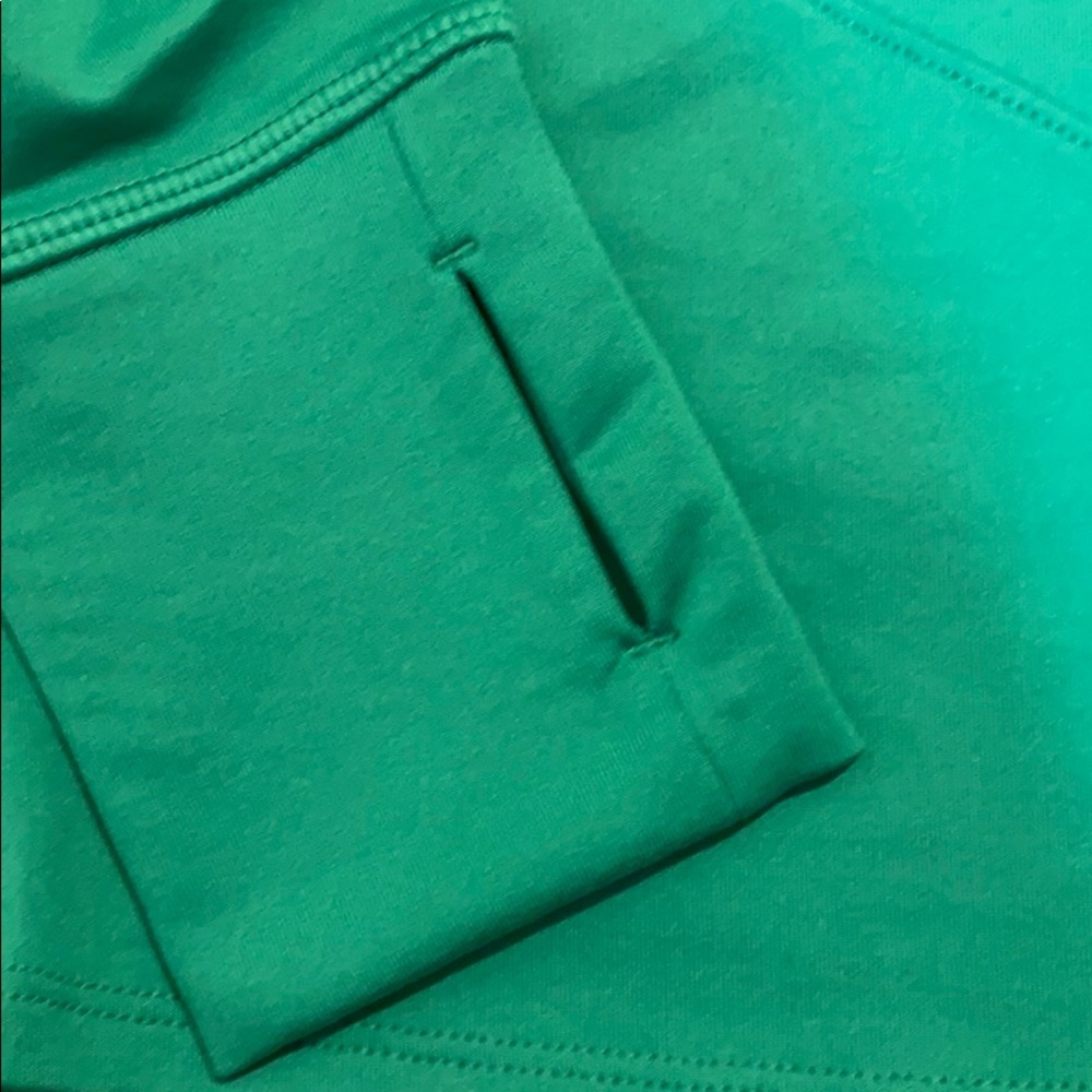 Under Armour Fitted Hooded Dri-fit top - Picture 4 of 4